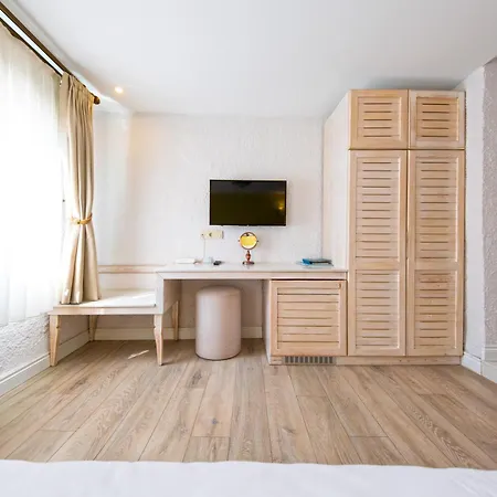 Gardenya Buti̇k 3* Siğacık